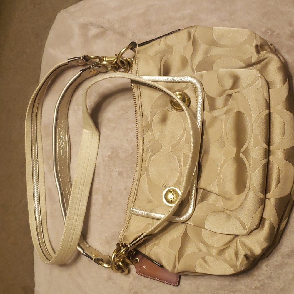 Coach crossbody/ should pursue